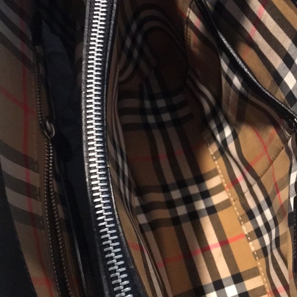 Sold on ♏️ NWT Burberry Medium Banner - Picture 6 of 8